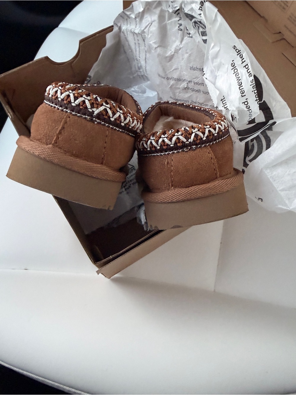 UGGS - Picture 3 of 5